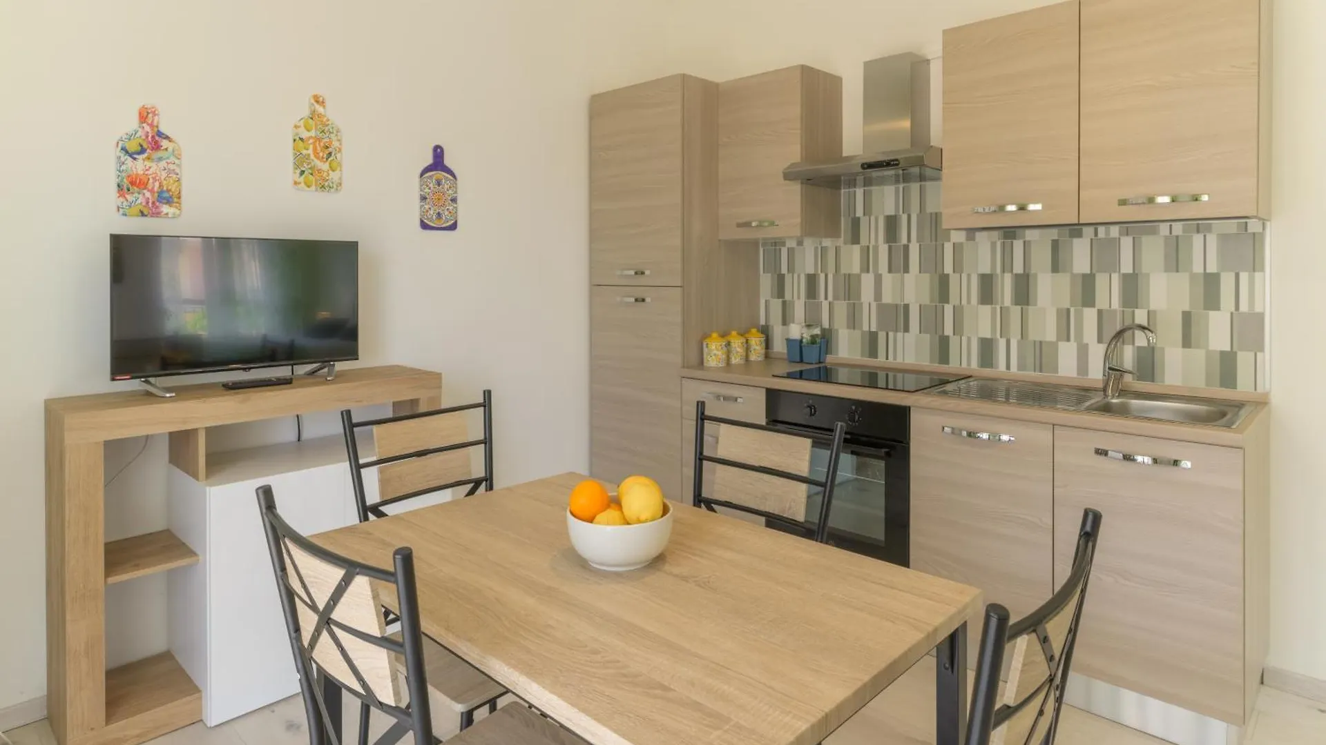 Appartmenti In Centro Vicini Alla Spiaggia - Pomelia Marina di Ragusa 0*,  Italia